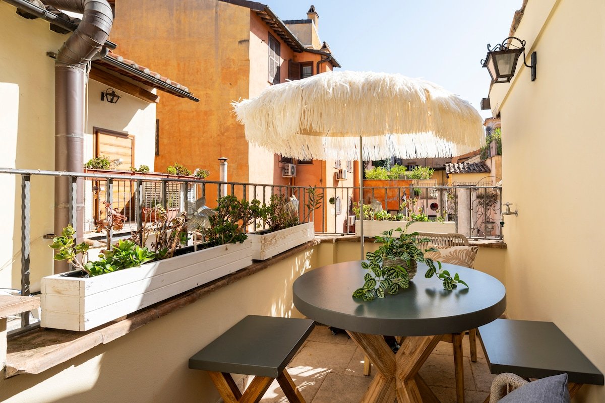 An Oasis in the Center of Rome – Terrace gallery image 4