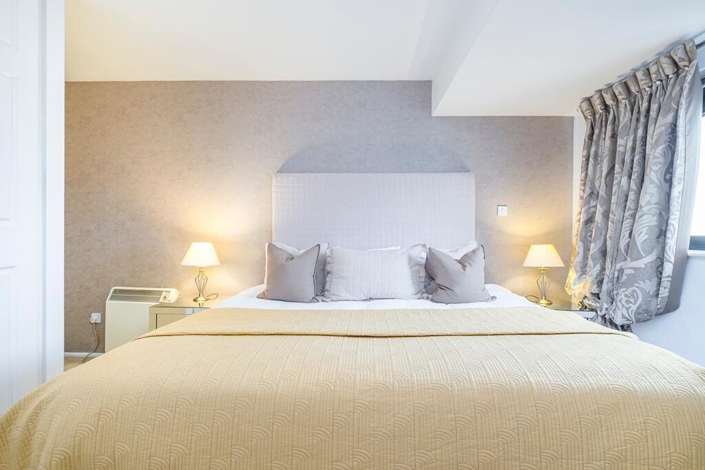 Elegant 2 bed 2 bath near Knightsbridge gallery image 4