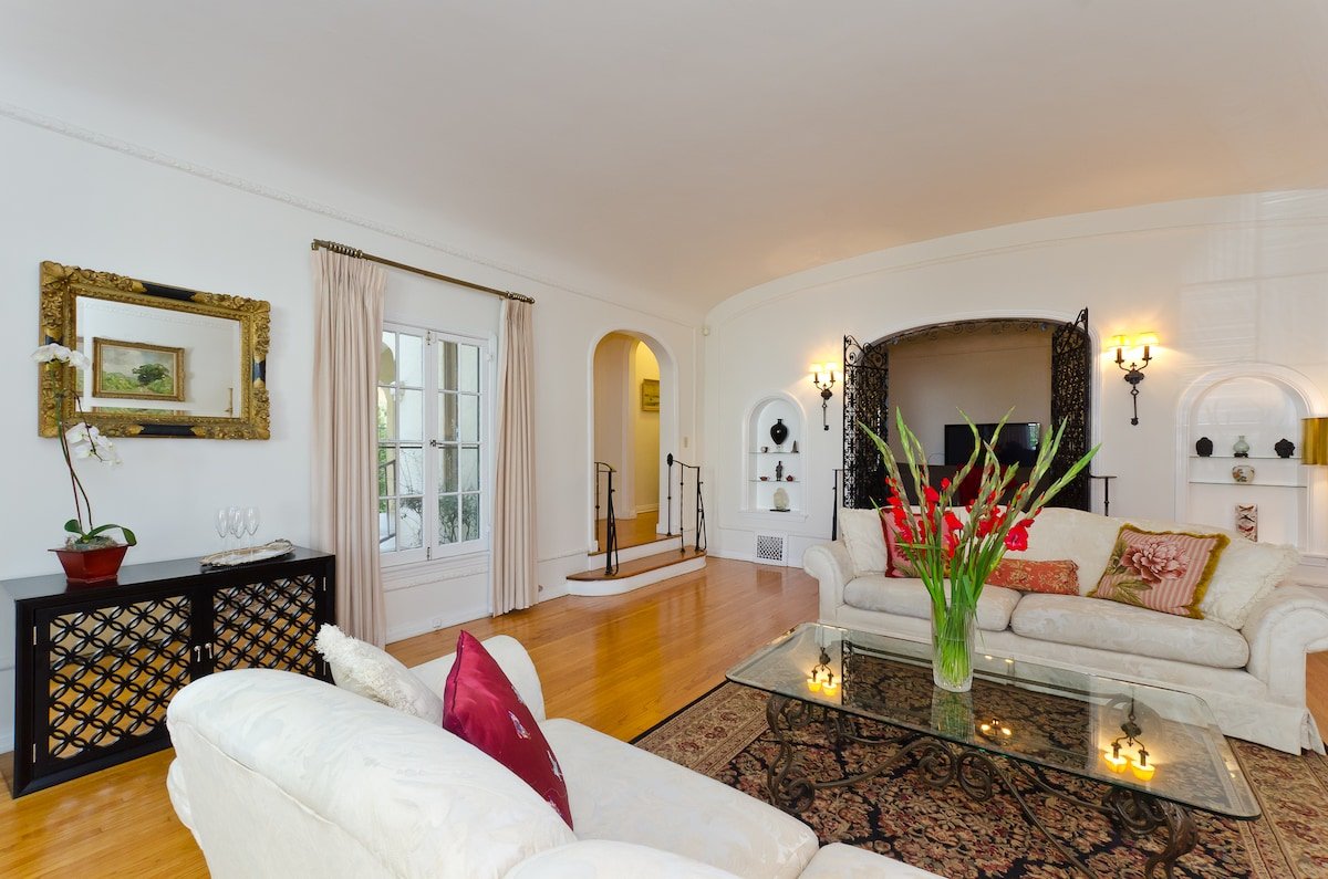 Best LA Location Glamorous Hollywood Duplex gallery image 2