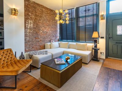 Mid-century modern luxury in the heart of Jordaan