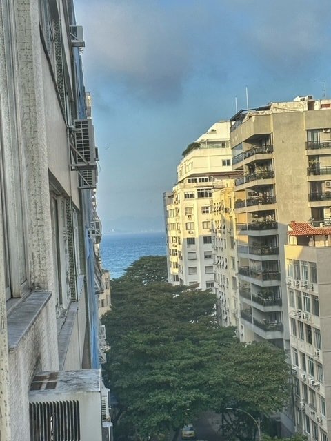 Ap 2 qtos Ipanema claro entre 3 praias c/ garagem gallery image 2