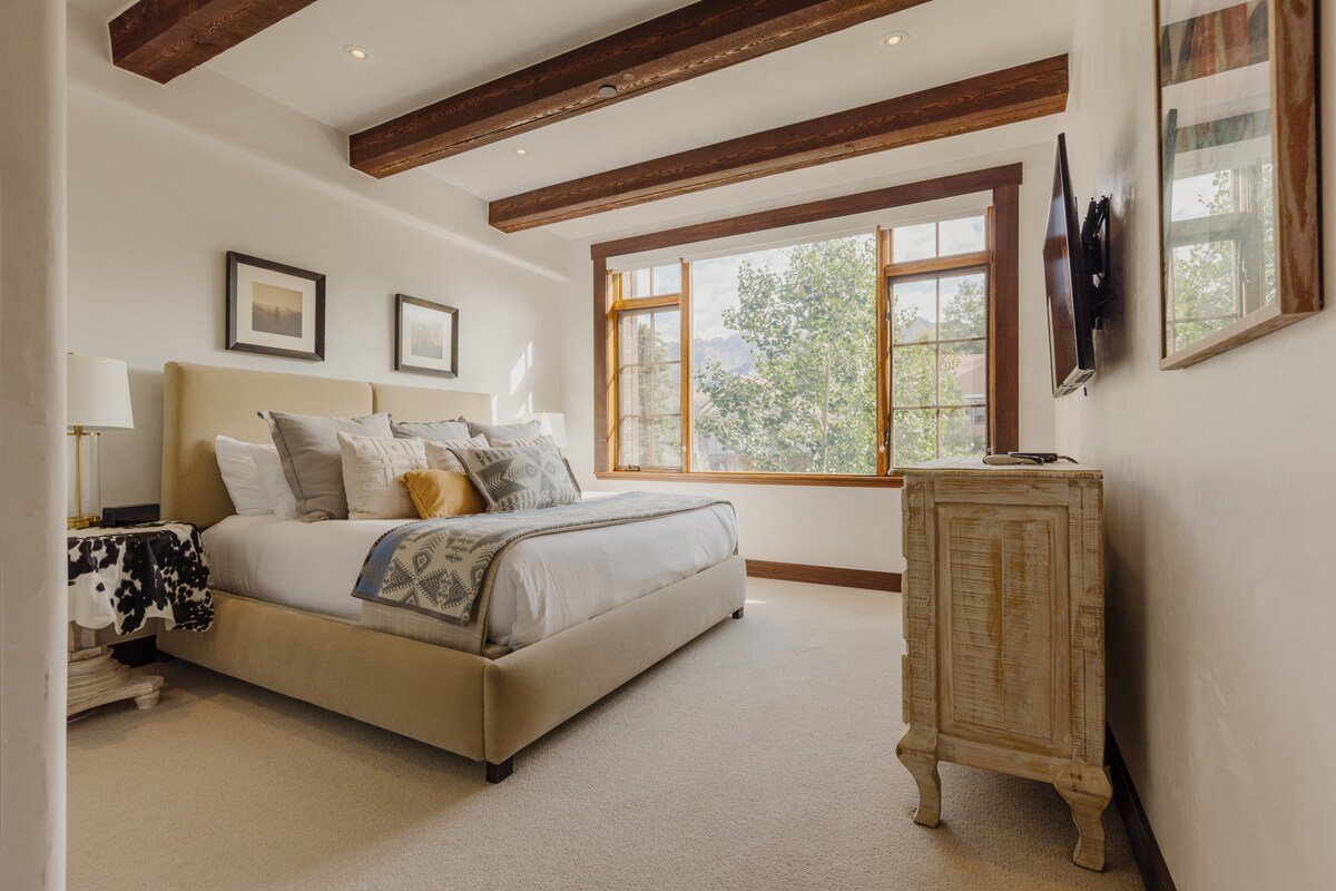 Ski Valet, Walk to Ski, Views | By InvitedHome gallery image 2