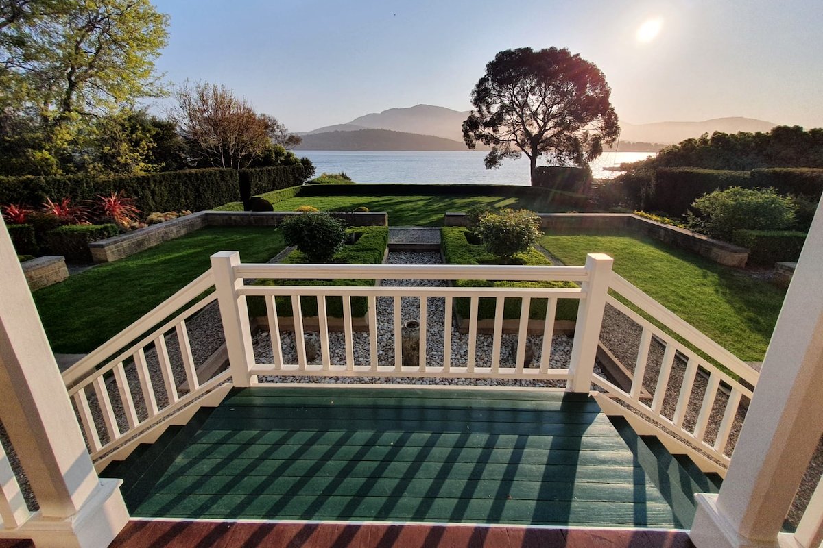 Derwent River Home – Absolute Waterfront Hobart gallery image 3