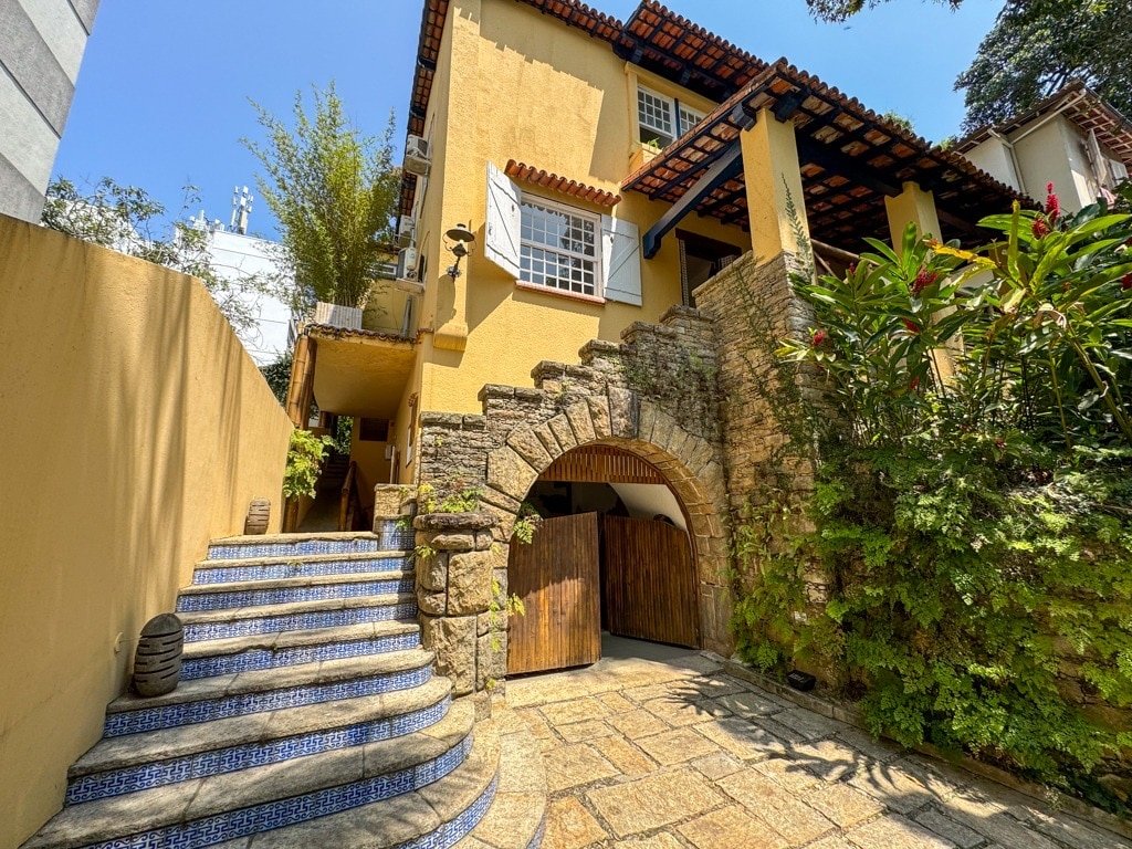 Casa ampla, charmosa e arejada no alto da Gavea gallery image 2