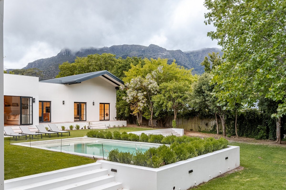 Newly Renovated 5-Bed Home in Upper Constantia