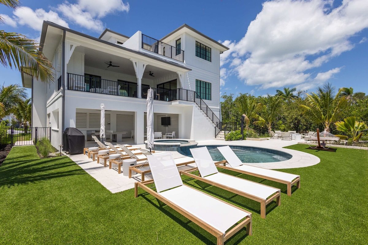 The Starboard House at Solaire Lunara Bay