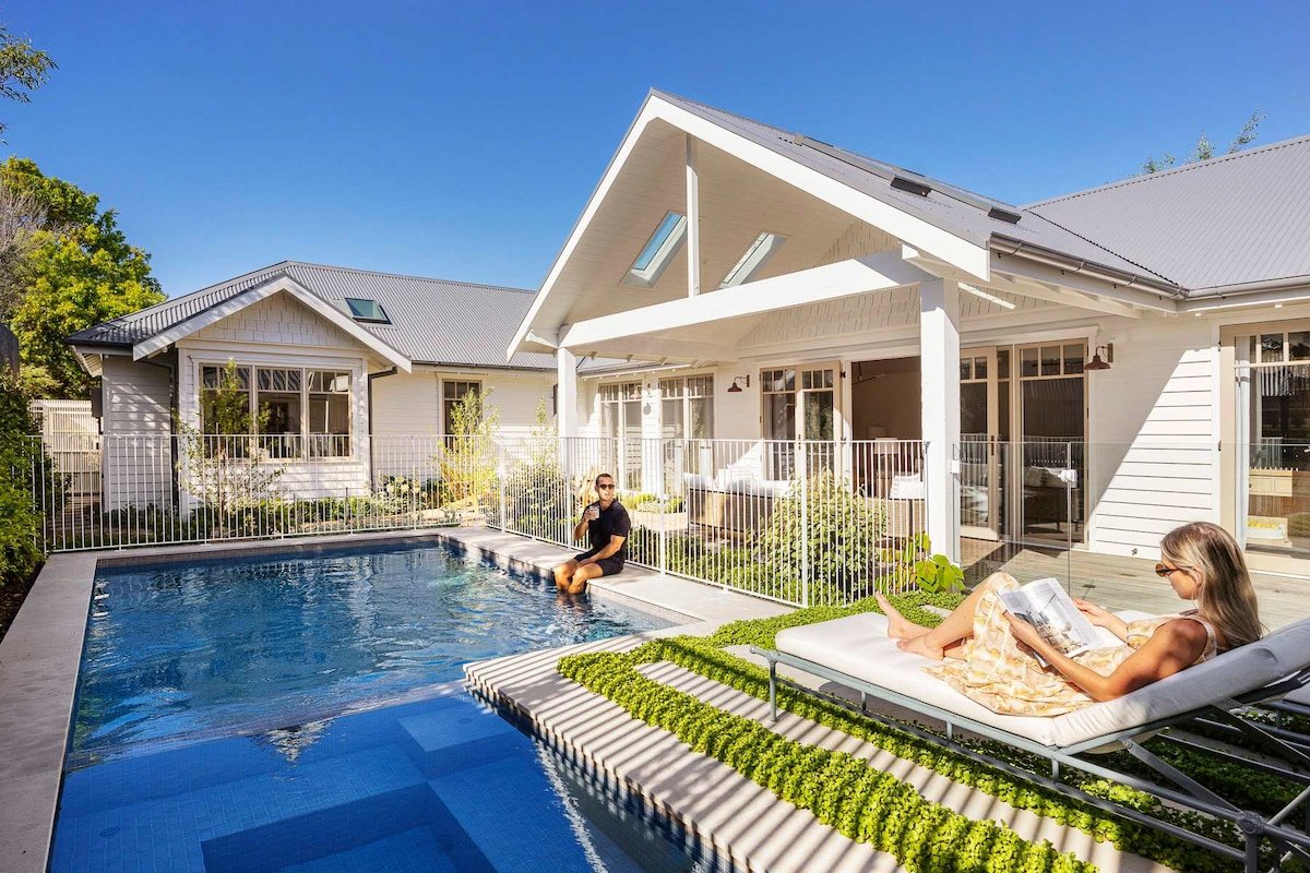 Muskoka, Luxe Retreat with Pool, Spa & Fire Pit gallery image 4