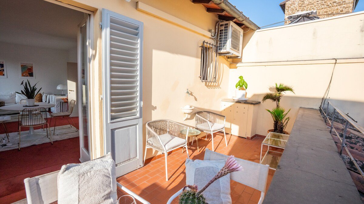 Ponte Vecchio’s Penthouse gallery image 3