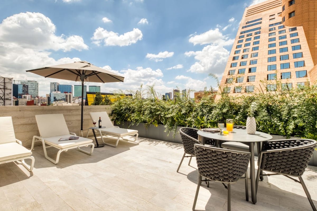 Steps from Palacio de Hierro | Terr | Jacuzzi+Gym gallery image 2