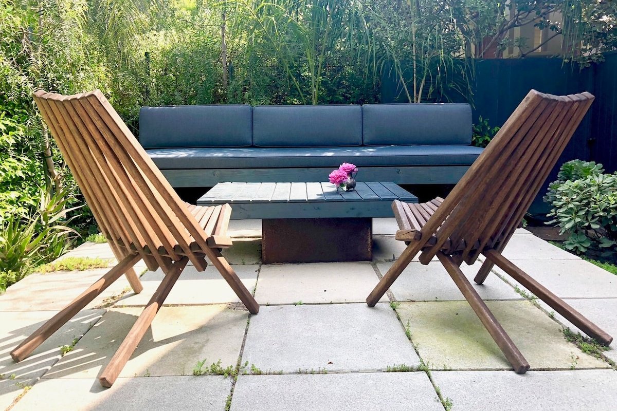 Classic Venice Beach Bungalow~Walk to Beach gallery image 3