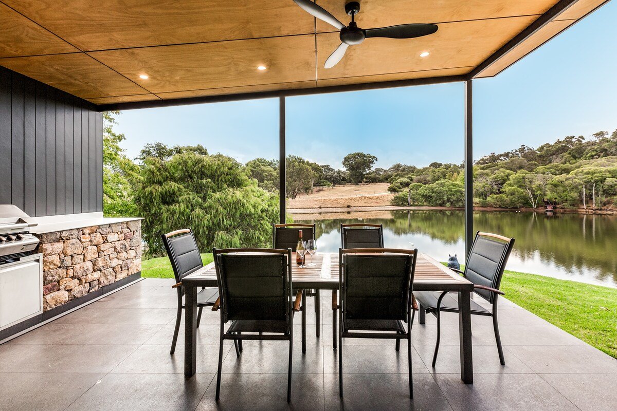 Artisan Koorabin—Lakeside Luxe Retreat next to Spa gallery image 5