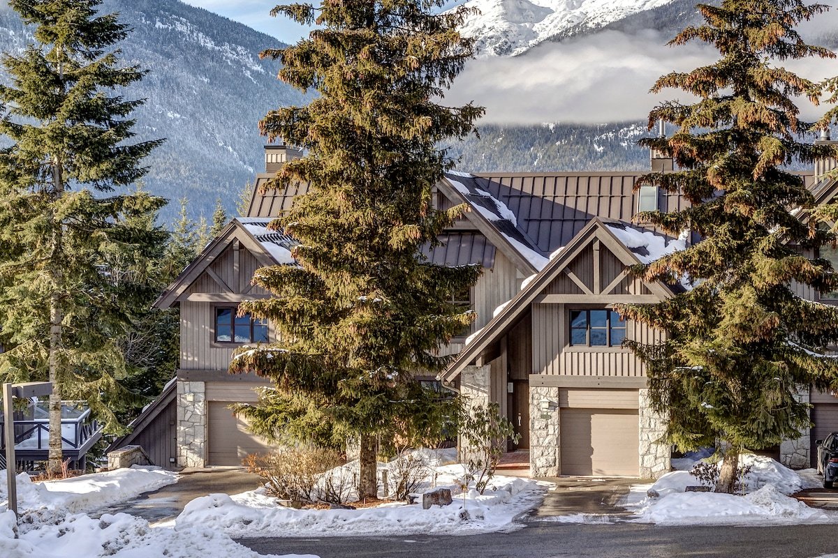 Pinnacle Ridge 3&4 – 7,000 sq. ft, Ski in Ski out gallery image 2