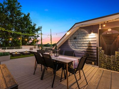 Epic Rooftop ☆ 5 Mins from Broadway ☆ Luxury Stay