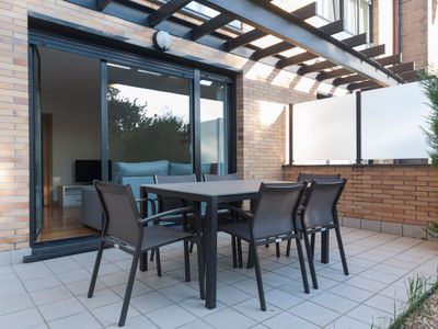 Ulia B-Parking, Terraza y Jardín