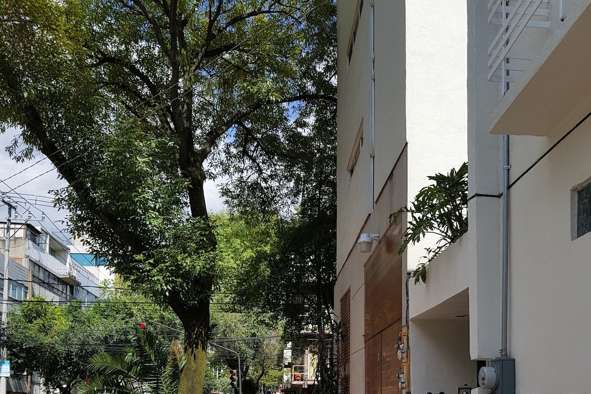 Great House at amazing location! 14 guests/5 rooms gallery image 2