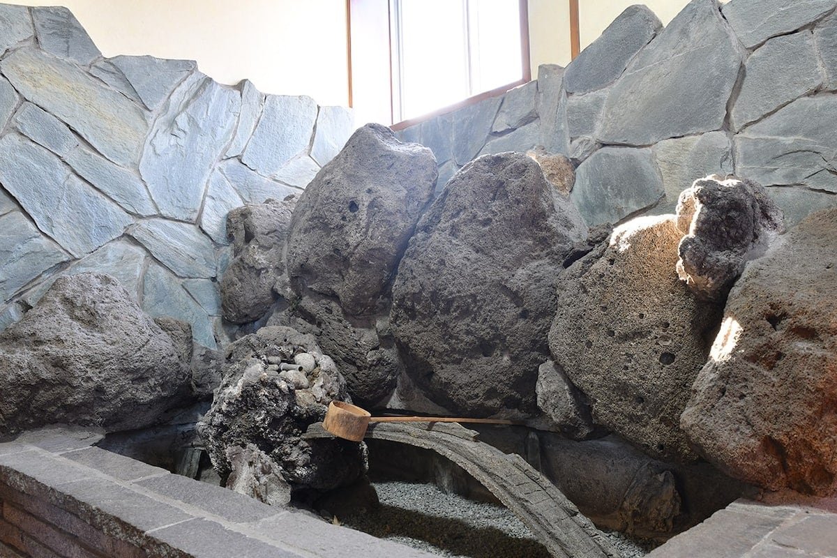 高級料亭のような雰囲気の宿。駅徒歩１分。最大21名様。友人や家族との素敵な時間に。無料Wi-Fi。 gallery image 5