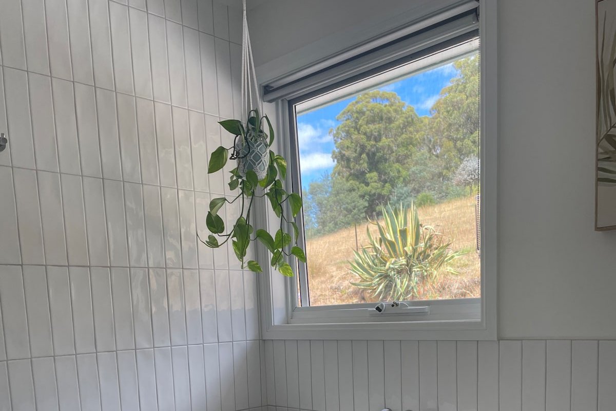 Hilltop Escape-30 acres of no one gallery image 4