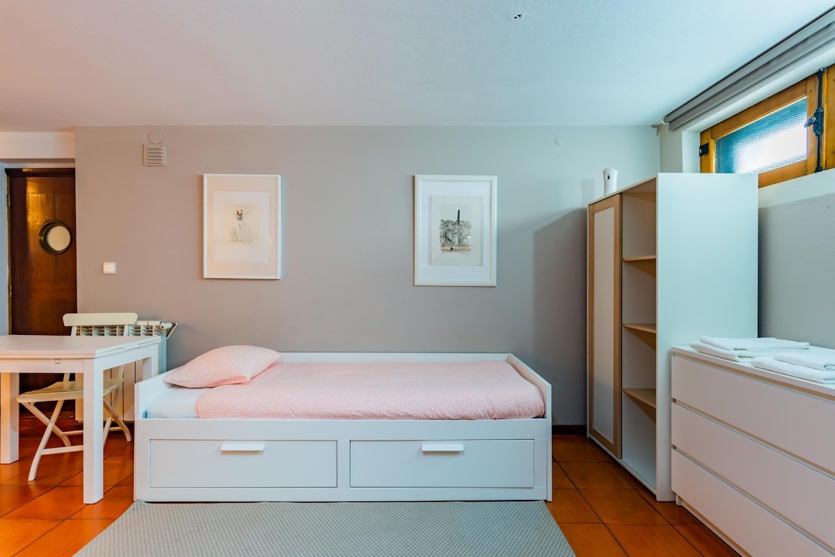 3-Storey House in the Heart of Foz do Douro gallery image 5