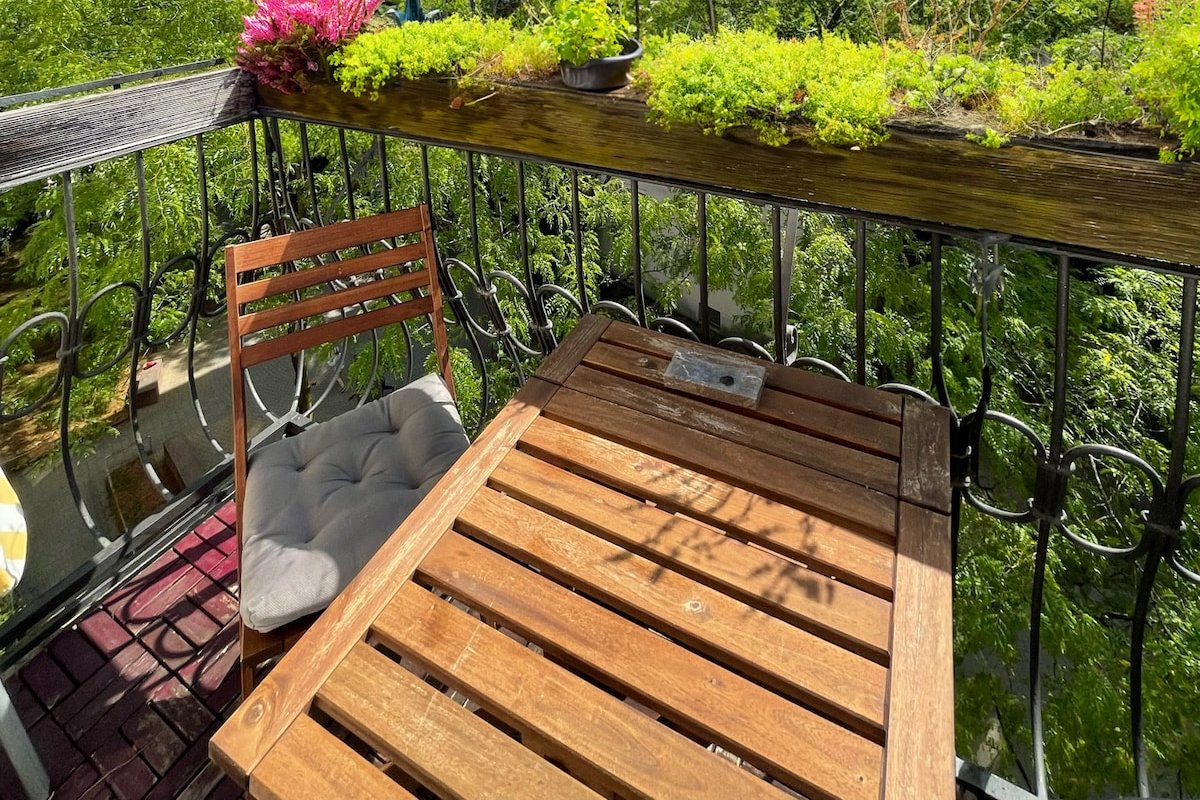 Artistic and Spacious Apartment gallery image 4