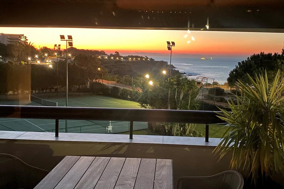 Oceanfront Lux Condo, 3 bedrooms, Sleeps 9