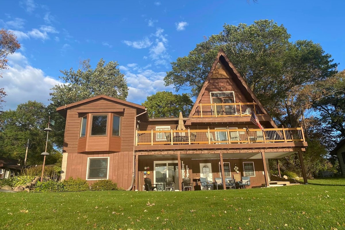 A-Frame of Mind on Blue Lake with pontoon for rent gallery image 3