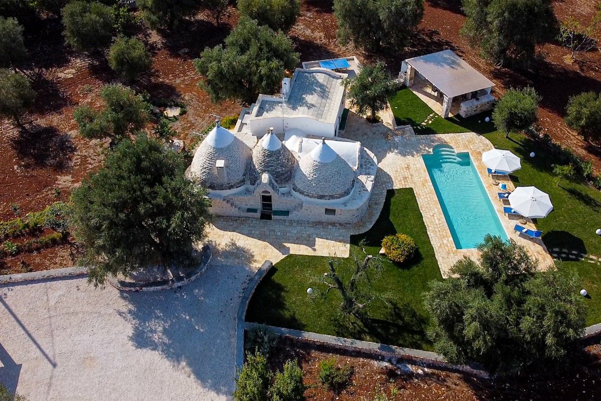 Trullo Della Grotta, San Michele Salentino, Puglia gallery image 2
