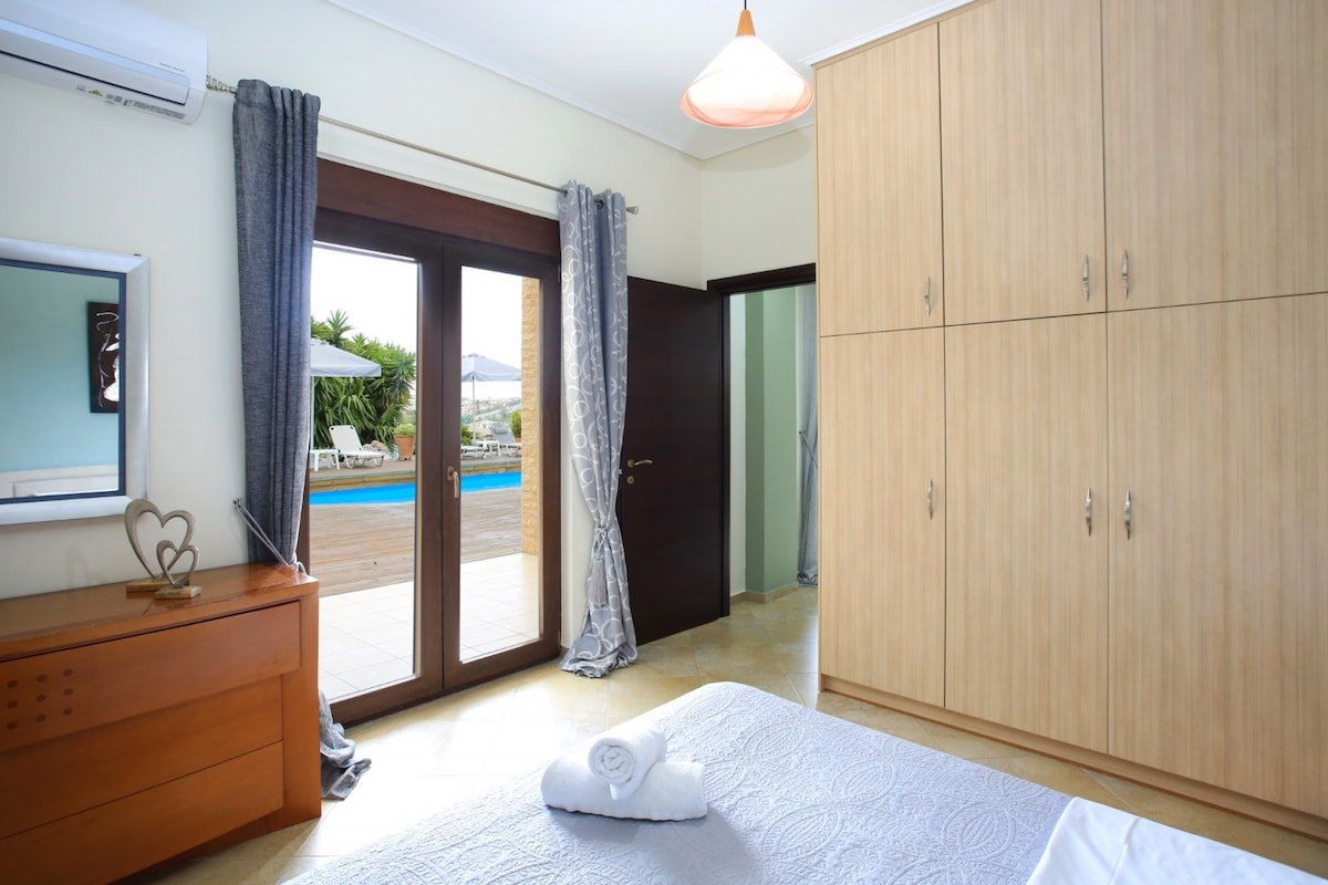 Sofia’s Sunny Home + Private Pool + Gym gallery image 5