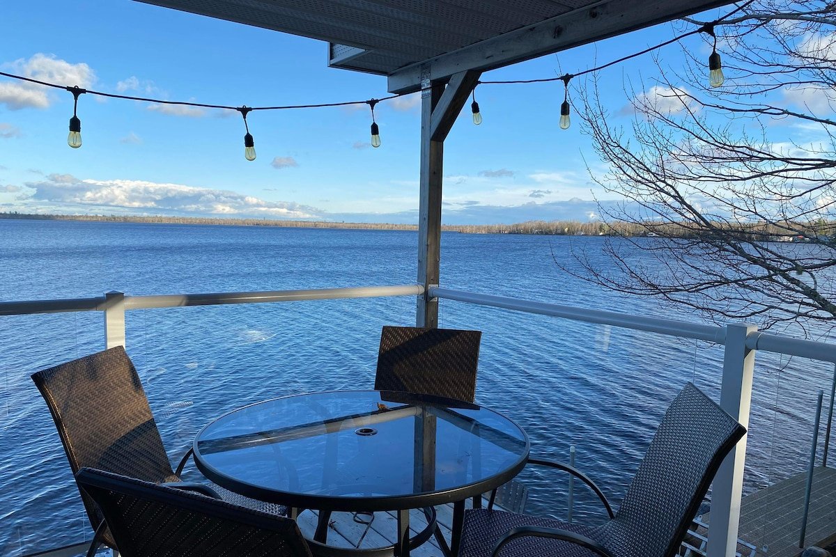 Beautiful Lake George Retreat gallery image 4