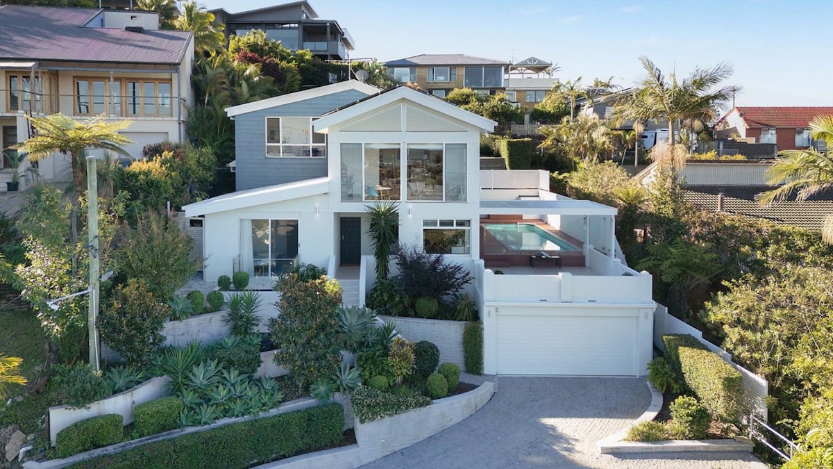 Lookout Lounge – Pet Friendly, Pool, Great Views! gallery image 2