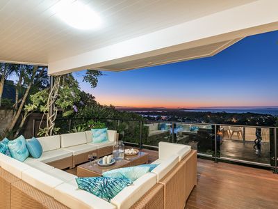 NOOSA HILL HOLIDAY HOUSE – JUST BREATHTAKING