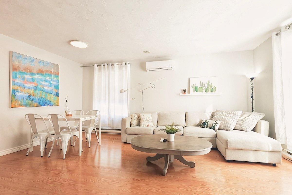 Bonny’s Apt | Close to Magic Mountain & Lots Food! gallery image 3