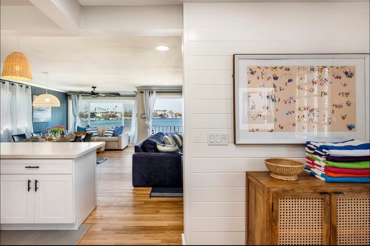 Beachfront on the Bay- penthouse on the sand gallery image 5