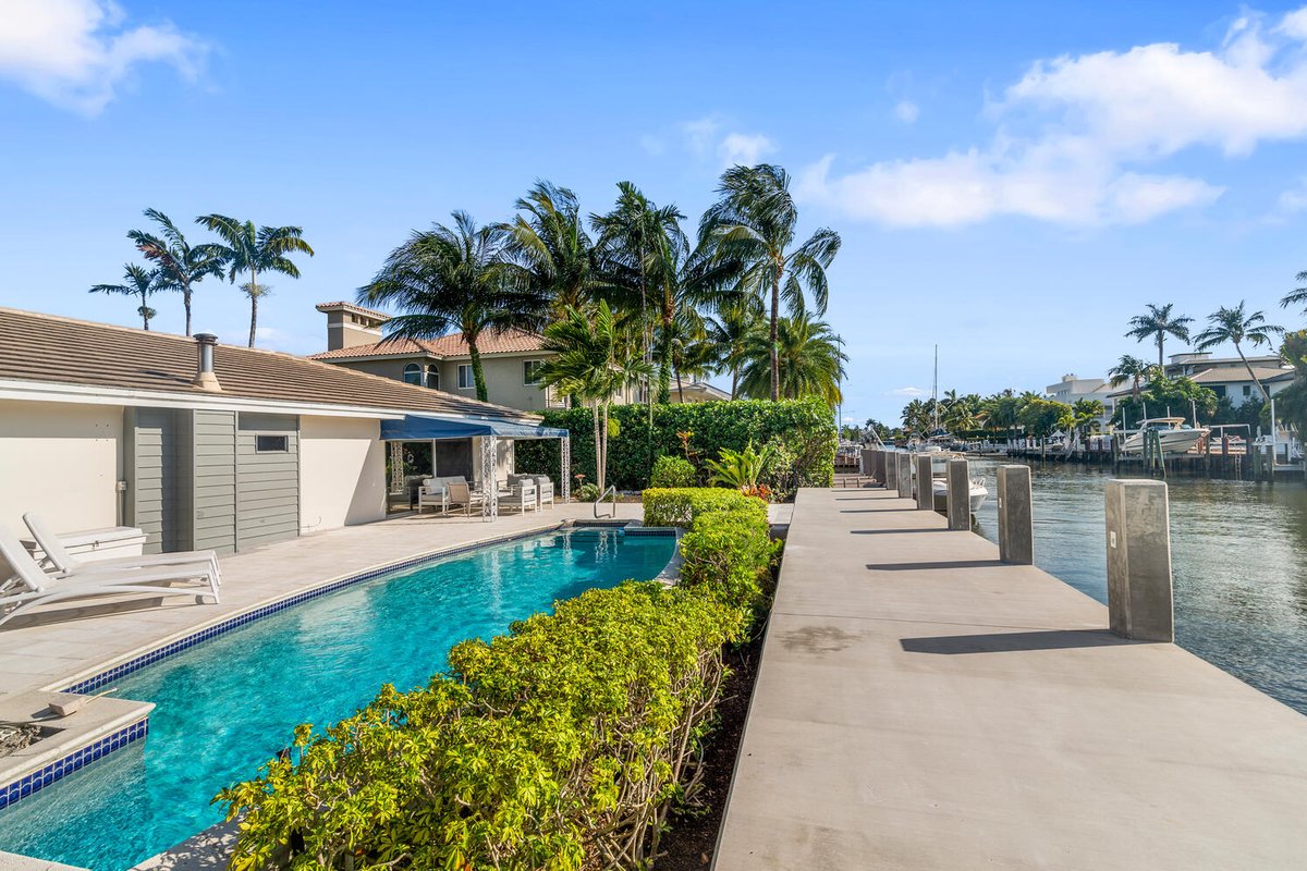 Waterfront Bontona Luxury house with pool