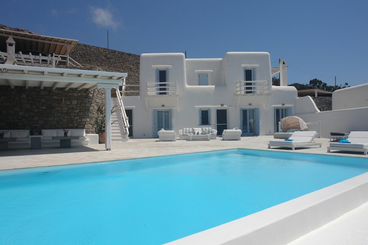 Overlooking the Greek archipelago gallery image 3