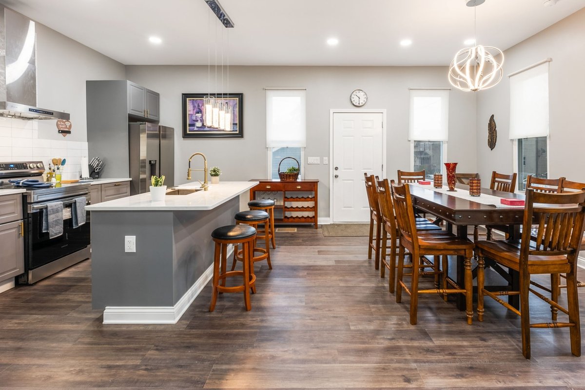 The Gathering House – Spacious & Stylish w/ Garage