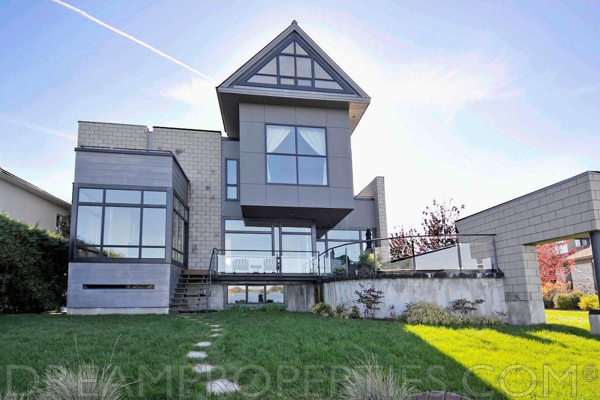 Ultra Modern Designer House gallery image 2