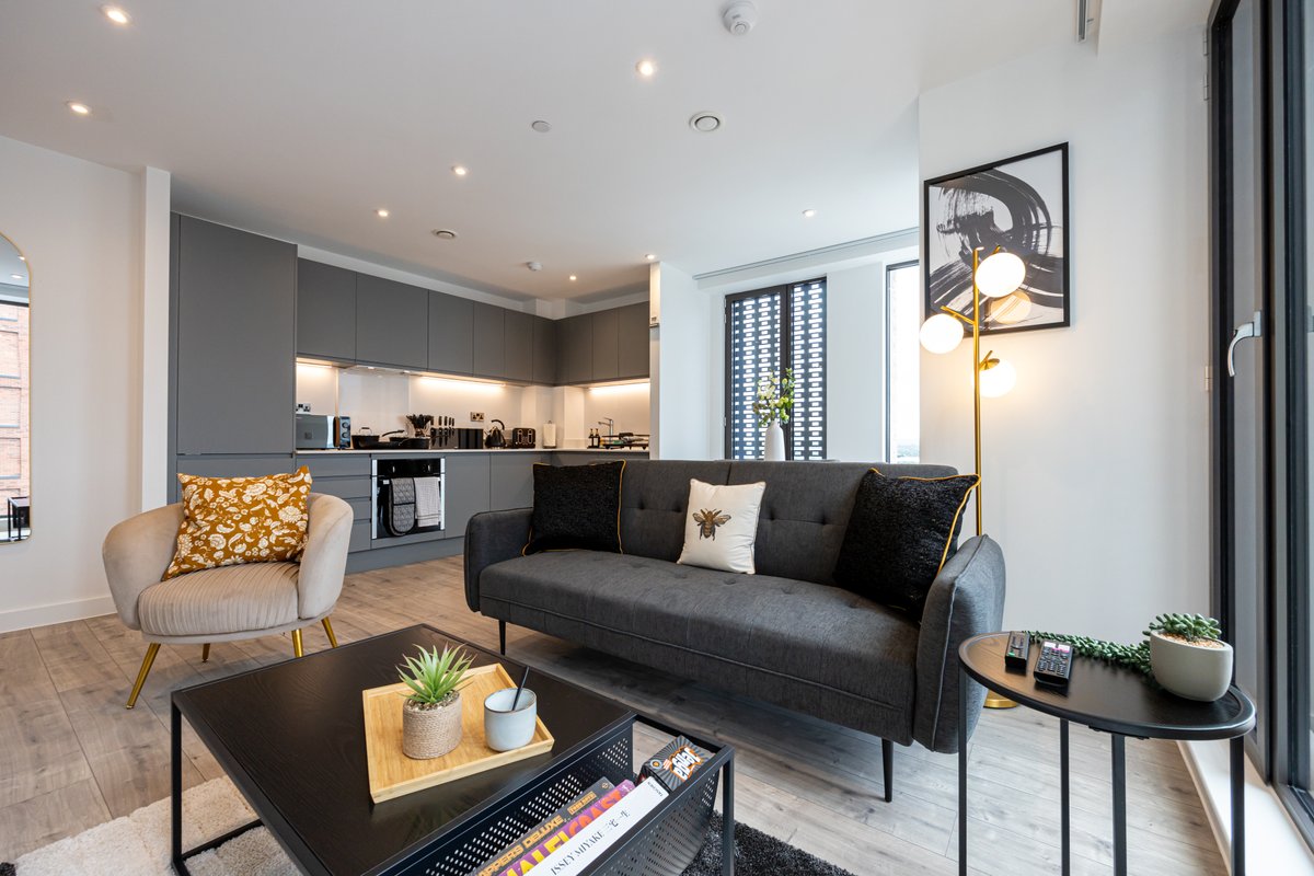 Highrise Heaven| Luxe 2BR City Centre Apartment