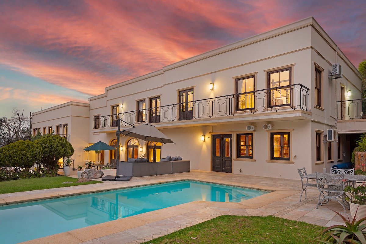 Luxury Serviced Villa in Constantia gallery image 2