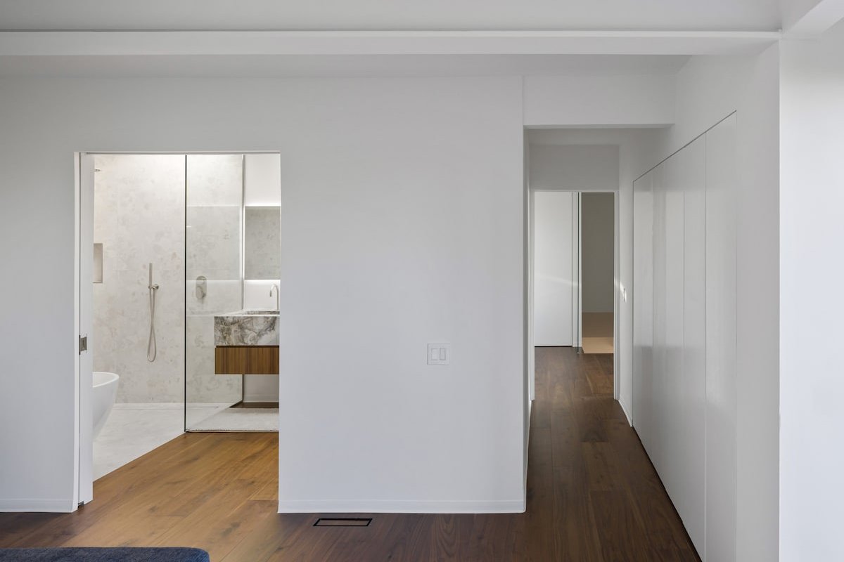 The Easton Residence gallery image 2