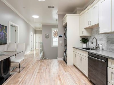 Cheerful 3 Bedroom Condo *mostly private in DT SF