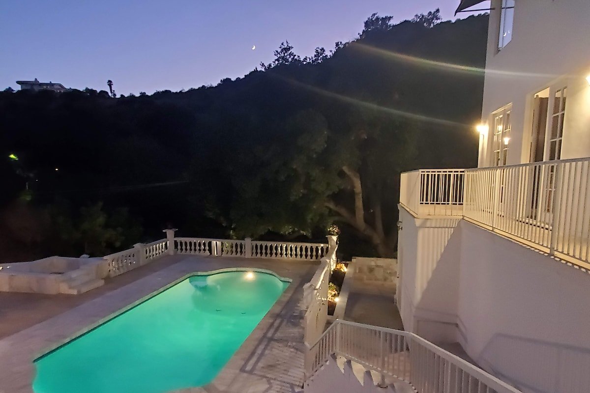 Laurel Canyon view with beautiful Swimming Pool gallery image 3