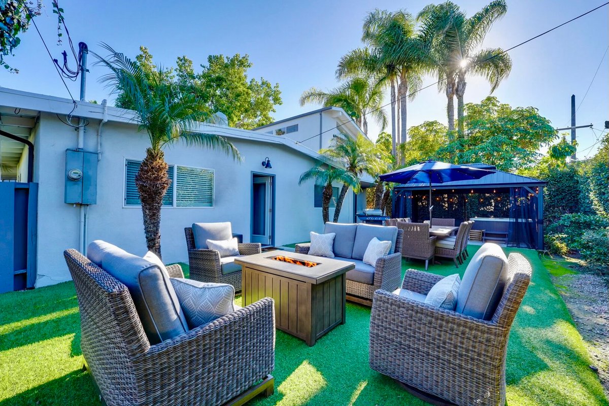 Shores Villa – Spa, Fire Pit, AC, Dream Yard