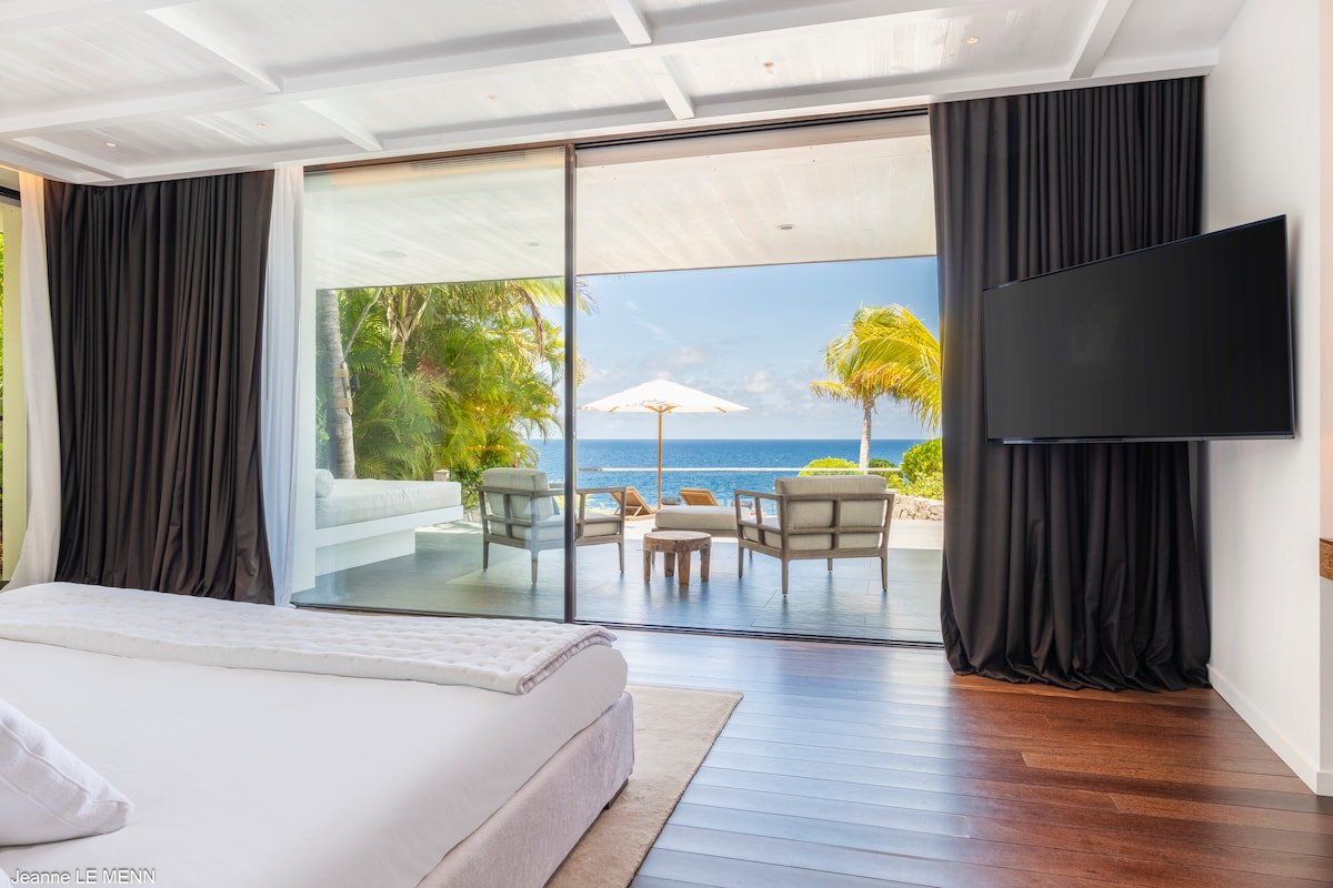 Roxane gallery image 3