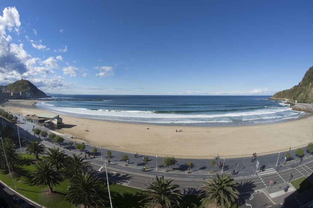 La Plage Zurriola, amazing sea views gallery image 2