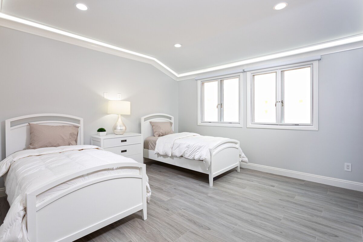 Lido Isle Luxury- Breathtaking Bayfront Views gallery image 5