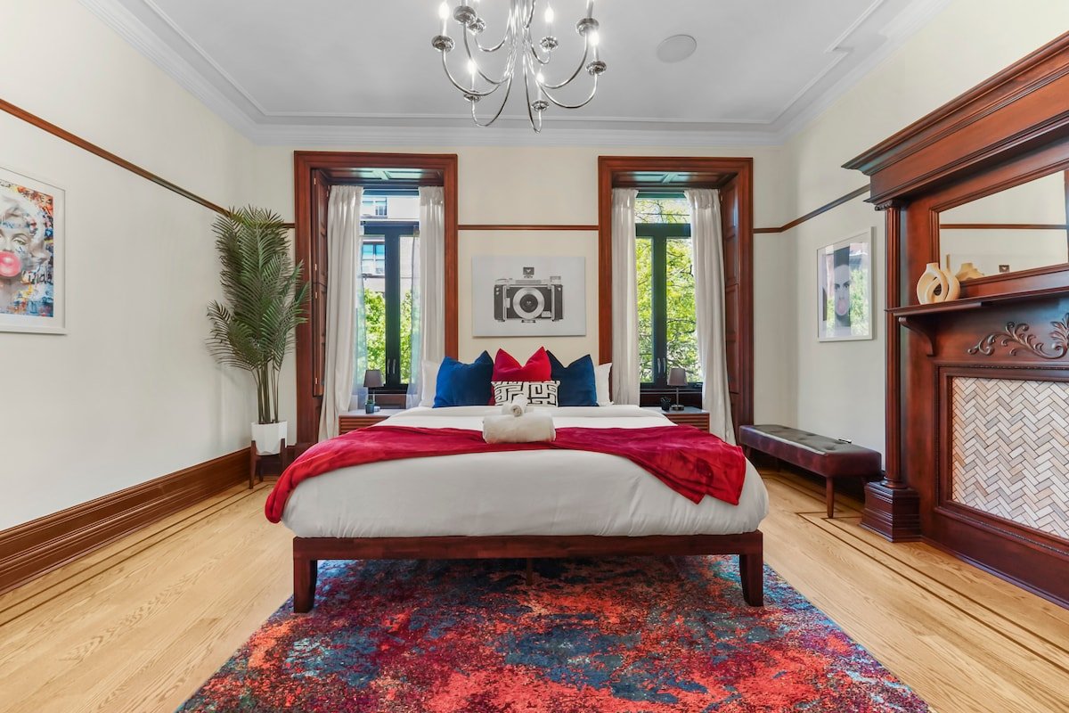 Large Upscale 6br 4.5ba~Backyard~Chef’s Kitchen gallery image 4