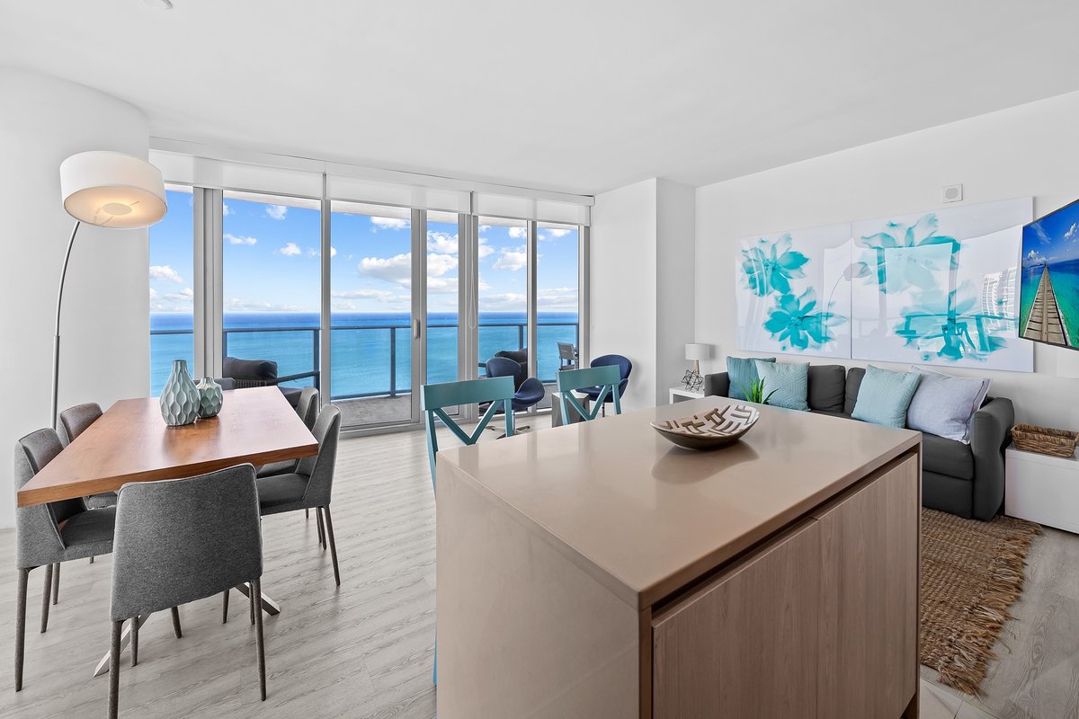 2/2 Stunning Ocean Front