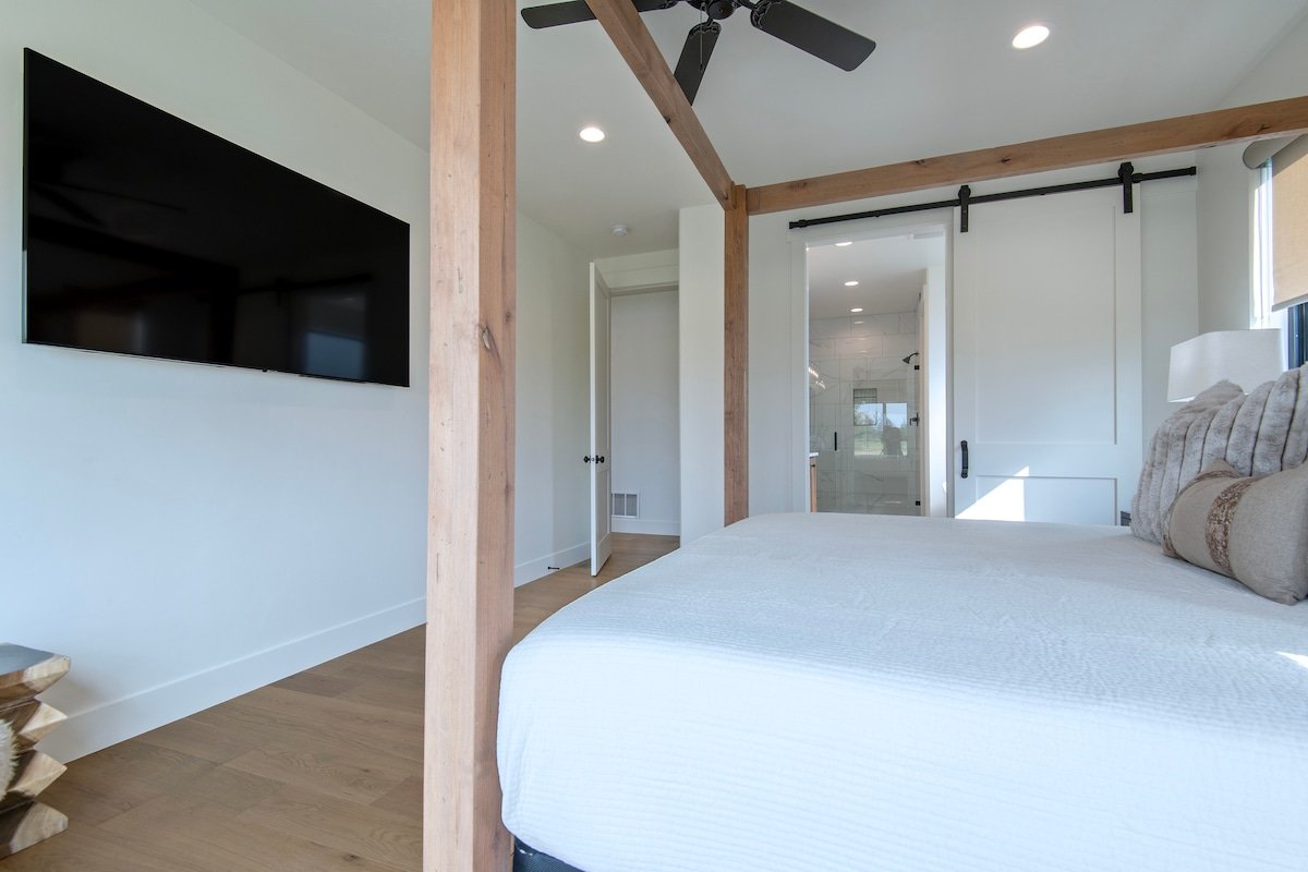 Modern Comfort in Scenic Teton Reserve gallery image 4