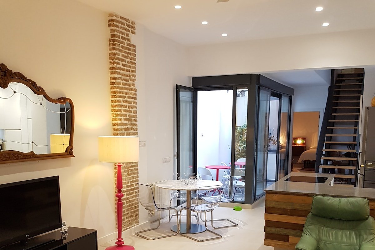 Large Modern Loft style apartment in Ruzafa gallery image 2