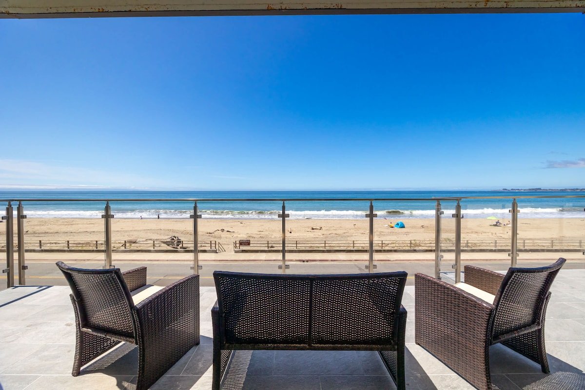 1960’s Rio Del Mar Beach House – Stunning Views! gallery image 3